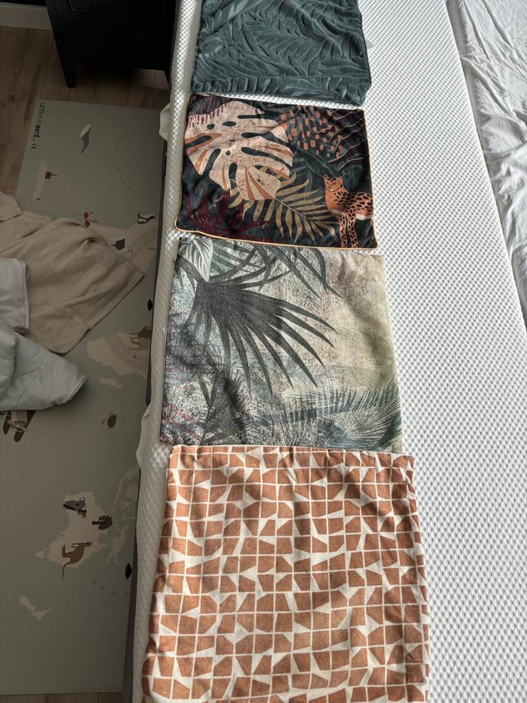 Gratis kussenslopen, Huis en Inrichting, Woonaccessoires | Kussens, Ophalen, Gebruikt, Groen, Vierkant