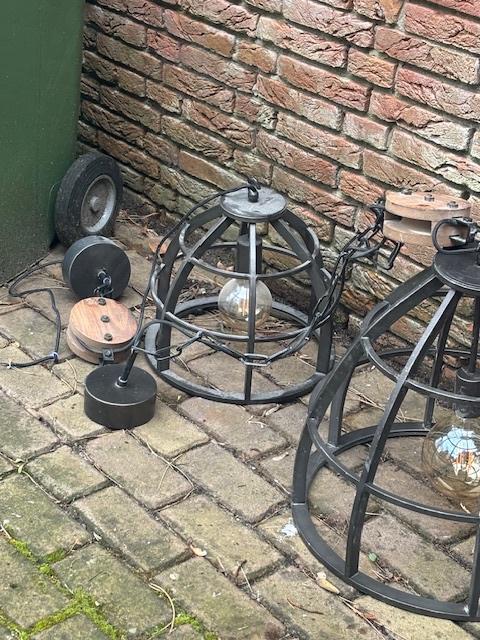 4 stoere lampen, 3 ruim 40 cm hoog, metaal, houten klossen, Ophalen, Stoer, industrieel, Zo goed als nieuw, Metaal