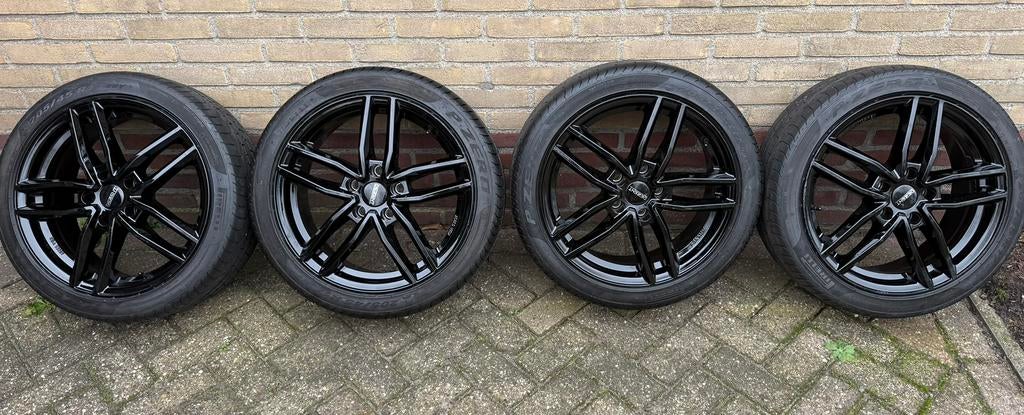Dezent 17” TR black lm velgen met Pirelli P zero zomerbanden, Auto-onderdelen, Banden en Velgen, Banden en Velgen, Zomerbanden