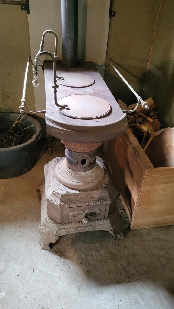 Antieke gietijzeren plattebuis kachel - Houtkachel, Huis en Inrichting, Kachels, Ophalen, Gebruikt, Houtkachel, Vrijstaand