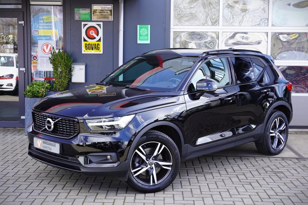 Volvo XC40 2.0 T4 R-Design NAP Pano/Winterpak/Cruise/Trekh., Auto's, Volvo, 15 km/l, Euro 6, 1969 cc, Zwart