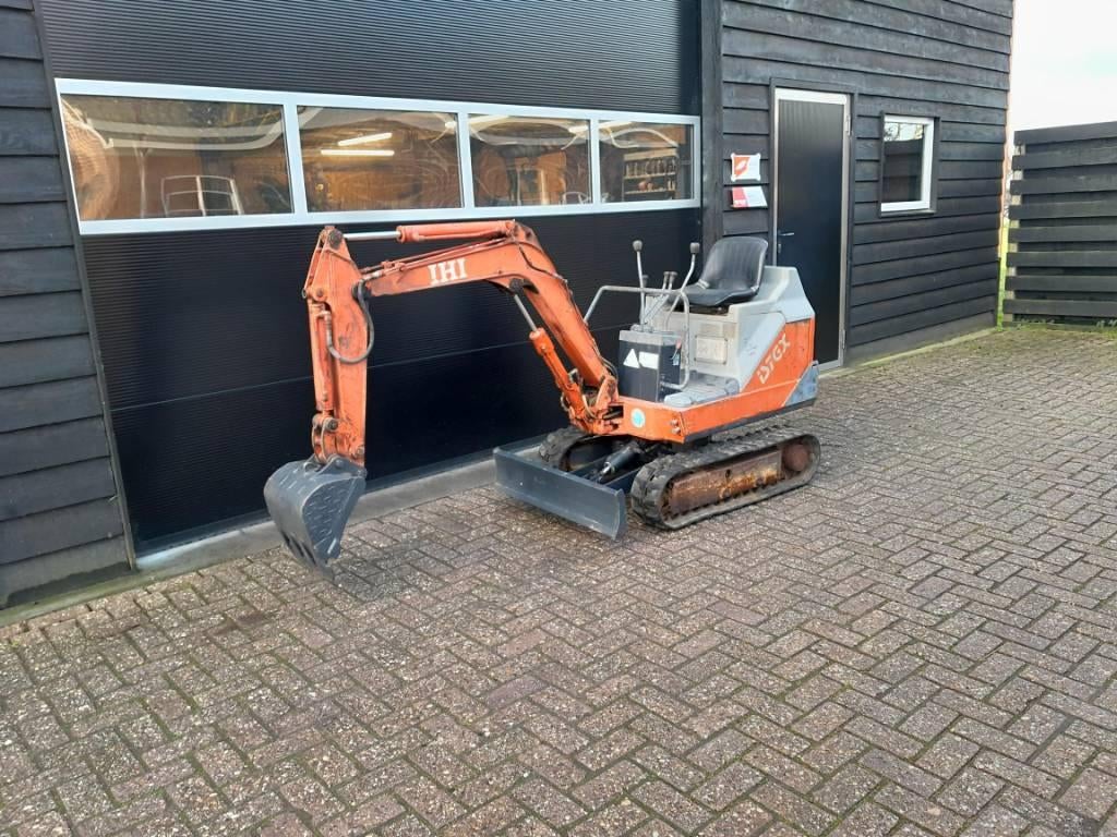 IHI 7 GX minigraver met bak, Graafmachine