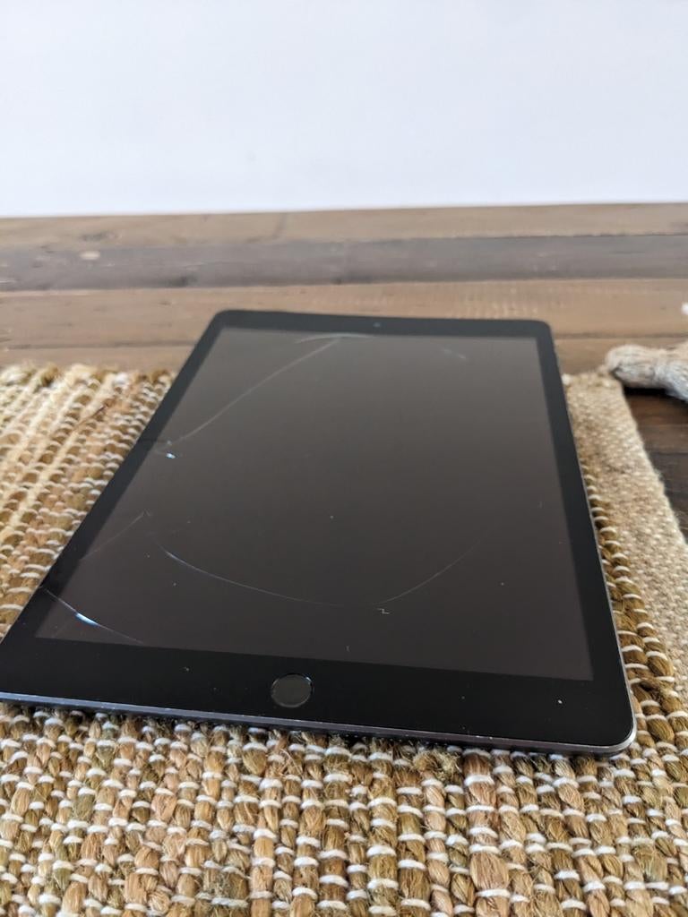 iPad 9e generatie 64GB - Scherm defect, Computers en Software, Apple iPads, Ophalen of Verzenden, Niet werkend, Apple iPad, 64 GB