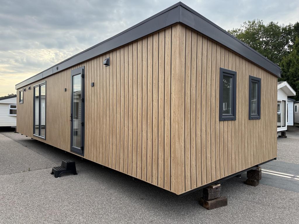 Lessenaar Chalet 13.50 x 4.30 m 4 Slaapkamers NIEUW!, Niet ingevuld, Niet ingevuld, Niet ingevuld, Meer dan 6