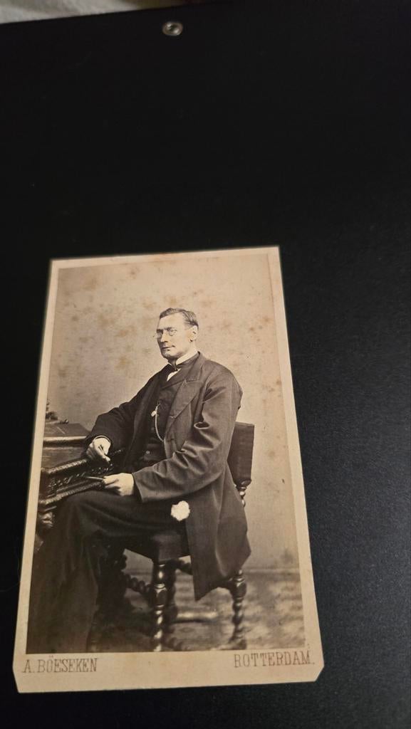 Antieke Foto A. Böseken Rotterdam - Zittende Heer, Gebruikt, Foto, Ophalen of Verzenden, Voor 1940