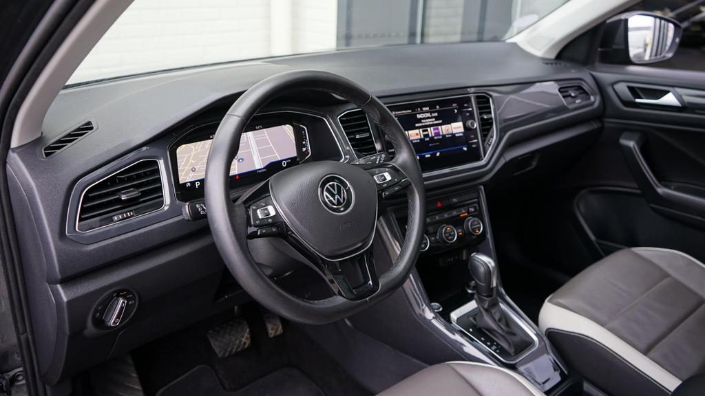 Volkswagen T-Roc 1.5 TSI Sport AUTOMAAT-ACC-CAMERA-CLIMA-FUL, Zwart, 4 cilinders, 150 pk, Leder