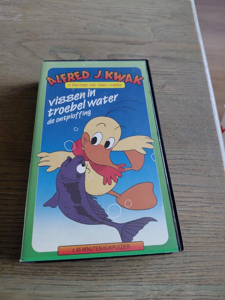 Alfred J. Kwak - Vissen in Troebel Water Videoband, Cd's en Dvd's, Gebruikt, Tekenfilm, Alle leeftijden, Ophalen of Verzenden