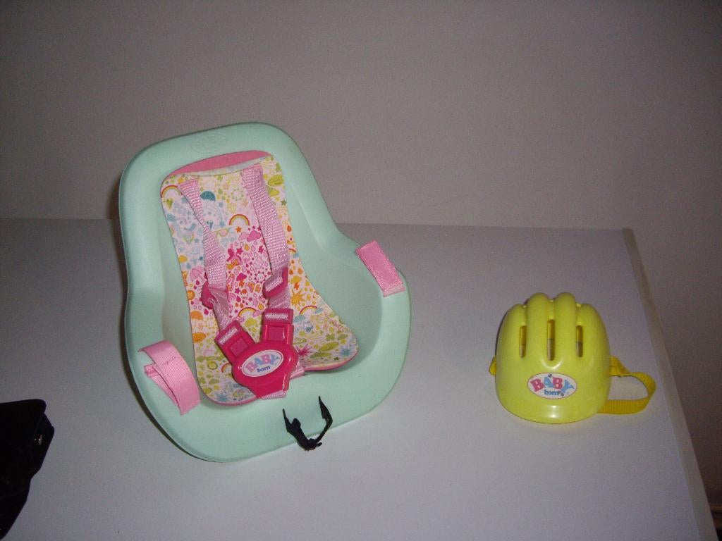 baby born fietsstoeltje met helm, Kinderen en Baby's, Speelgoed | Poppen, Ophalen of Verzenden, Zo goed als nieuw, Babypop