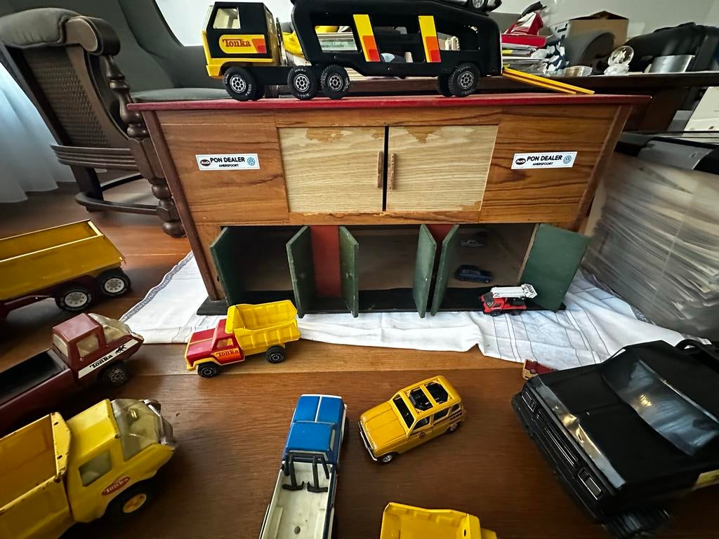 Zelfgemaakte houten autogarage met opbergruimte, Ophalen, Gebruikt, Jongen of Meisje