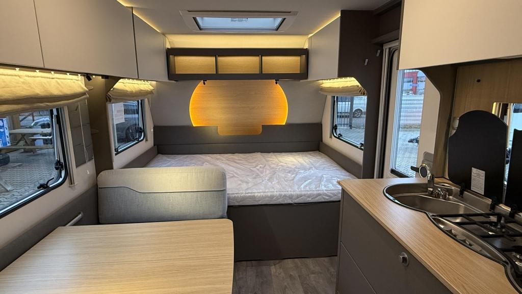 LMC Tandero 500 K bouwjaar 2023 (NIEUW EN ONGEBRUIKT!), Caravans en Kamperen, Caravans, Schokbreker, Standaardzit, Dwarsbed, Bedrijf