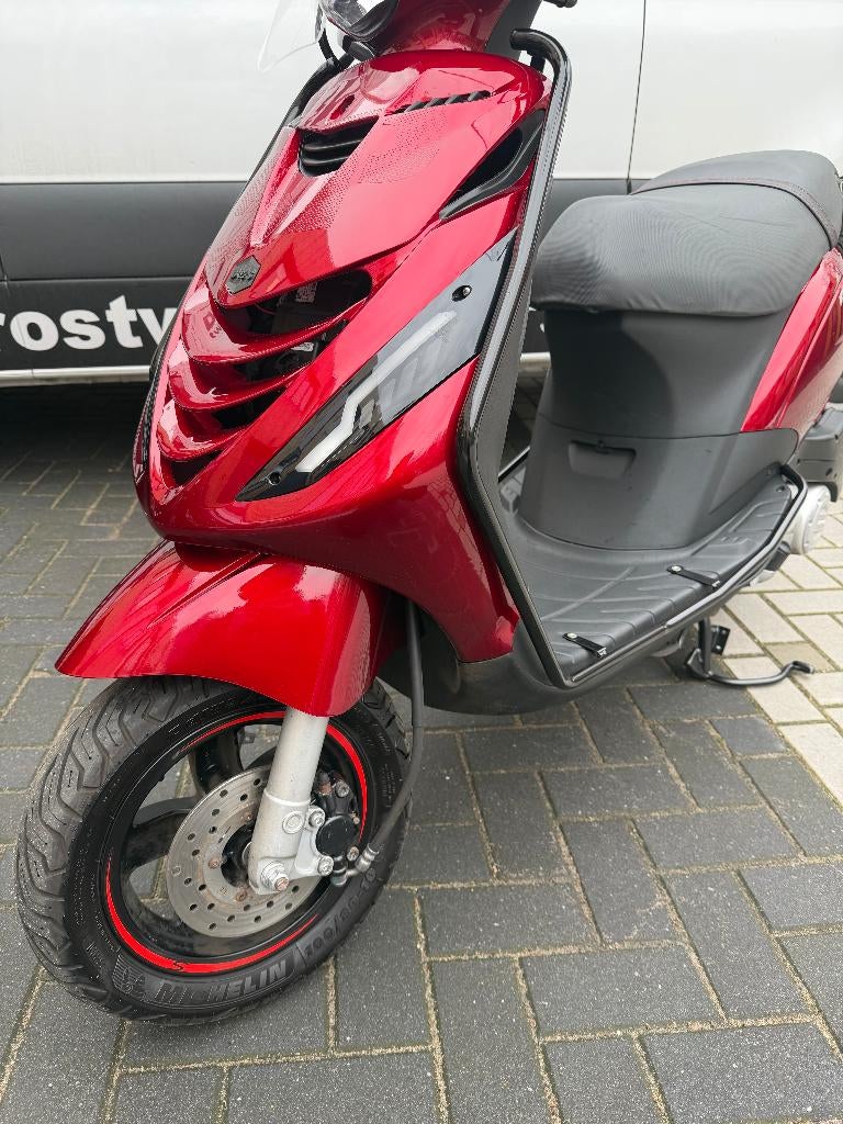 Piaggio Zip 2023 | Nieuwstaat | EERSTE eigenaar | GARANTIE, Fietsen en Brommers, Scooters | Piaggio, Maximaal 45 km/u, Zip, Ophalen of Verzenden