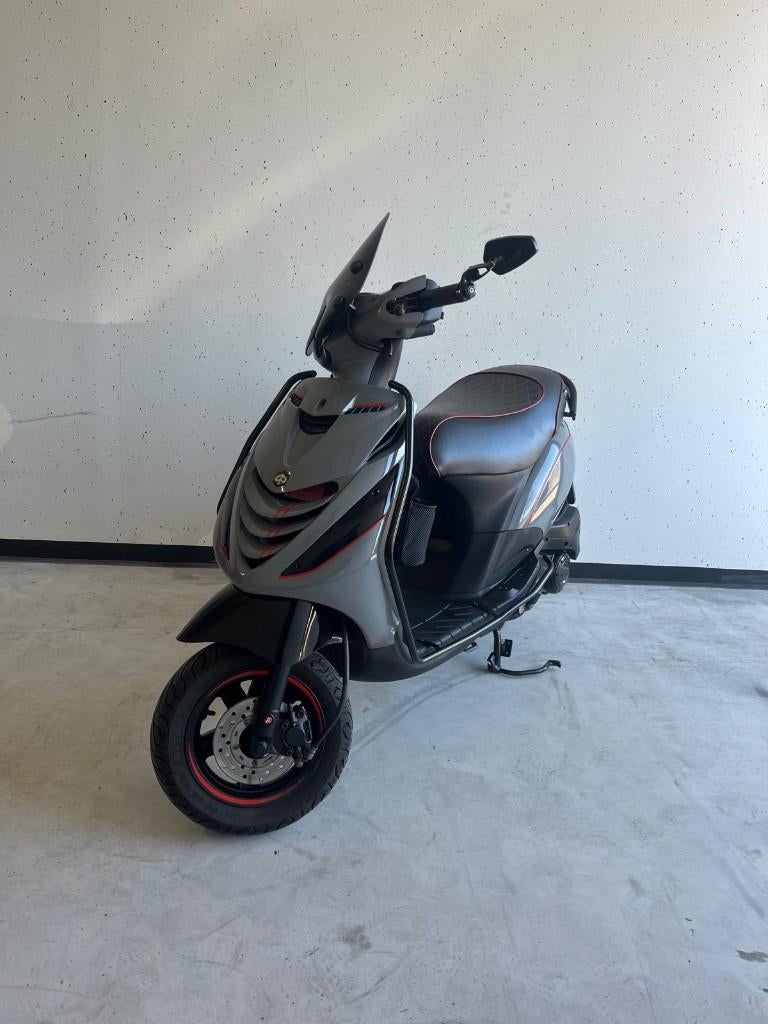 Piaggio Zip brom 2022 Nardo grey, Ophalen, Maximaal 45 km/u, Piaggio Zip, Zo goed als nieuw