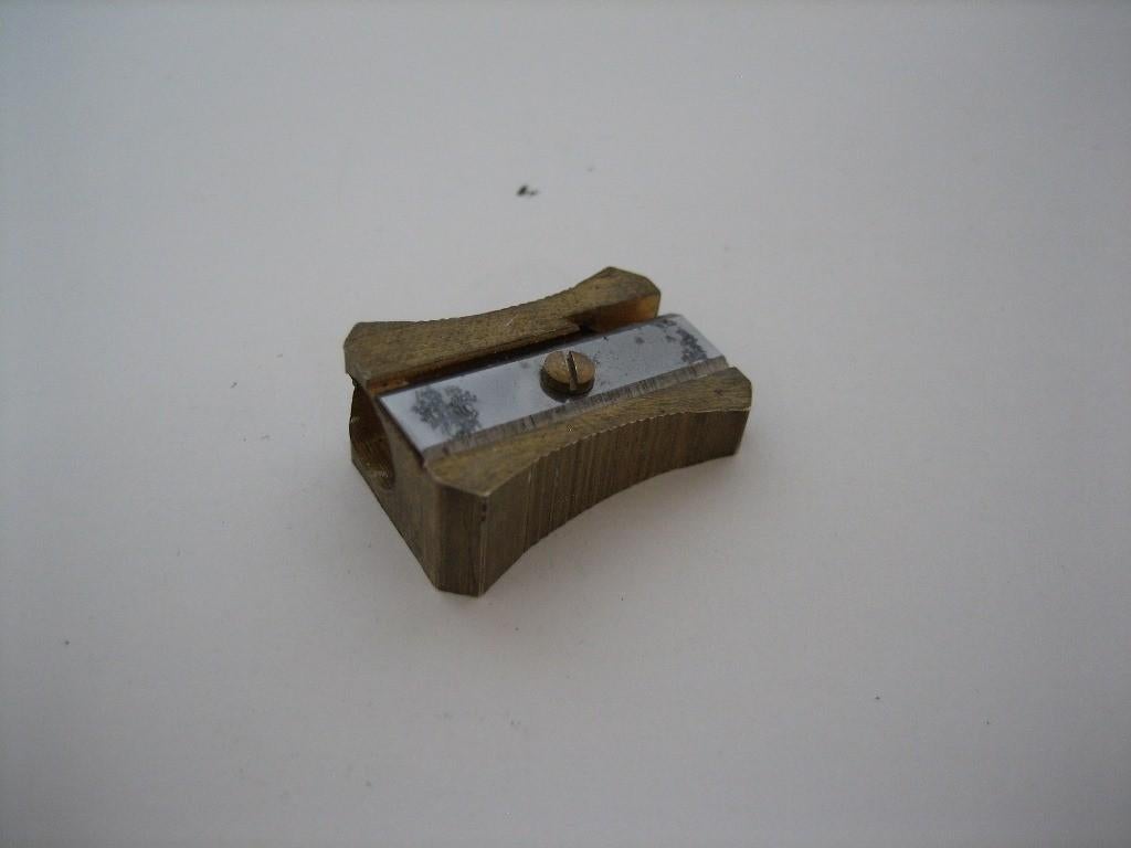 Vintage Brass Triangular Pencil Sharpener, Ophalen of Verzenden, Zo goed als nieuw, Overige typen, Overige merken