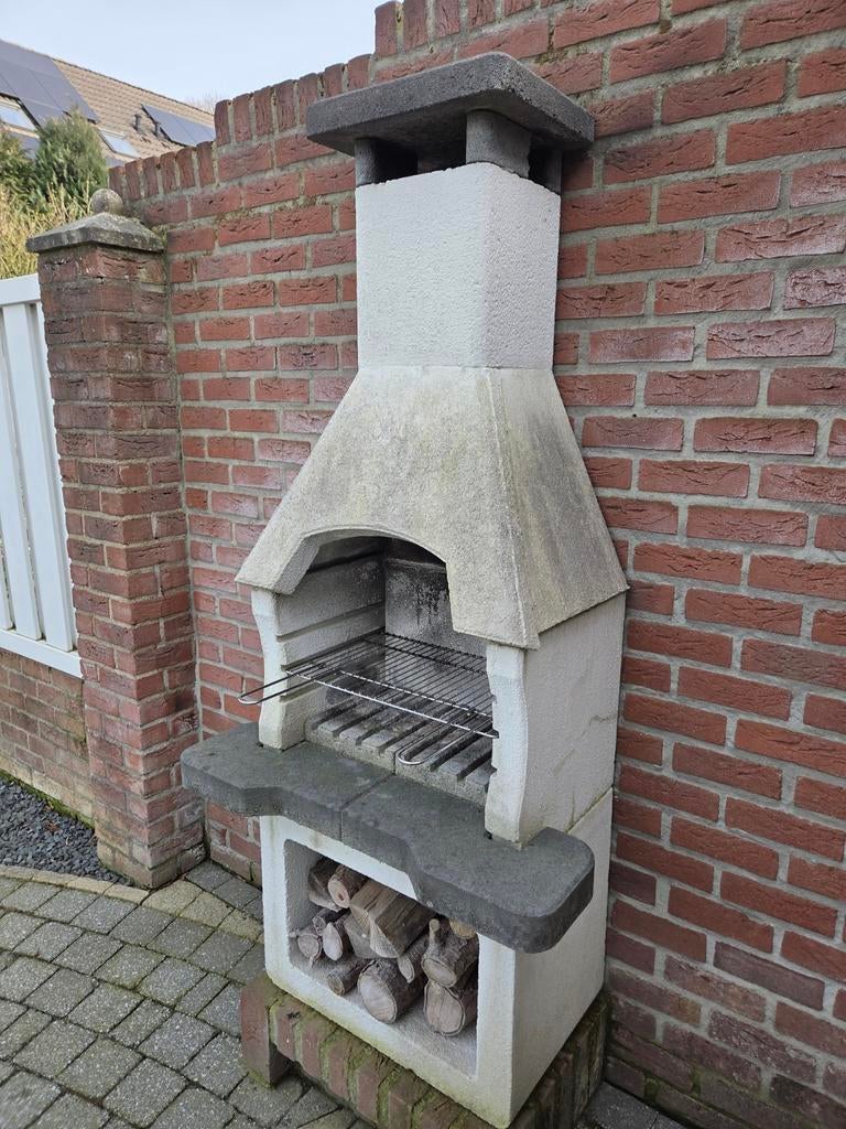 Betonnen BBQ met rooster - zelf demonteren en ophalen, Ophalen, Gebruikt, Met accessoires