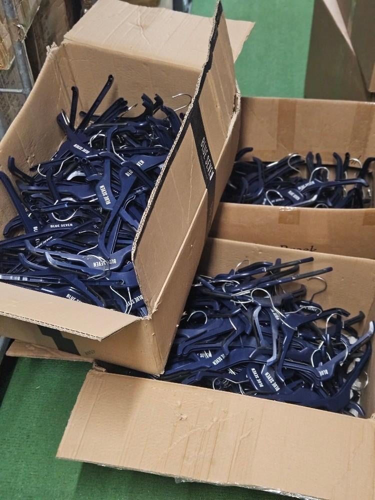 Partij kinder kleding hangers ongeveer 250 a 300 stuks, Kinderen en Baby's, Overige Kinderen en Baby's, Ophalen, Zo goed als nieuw