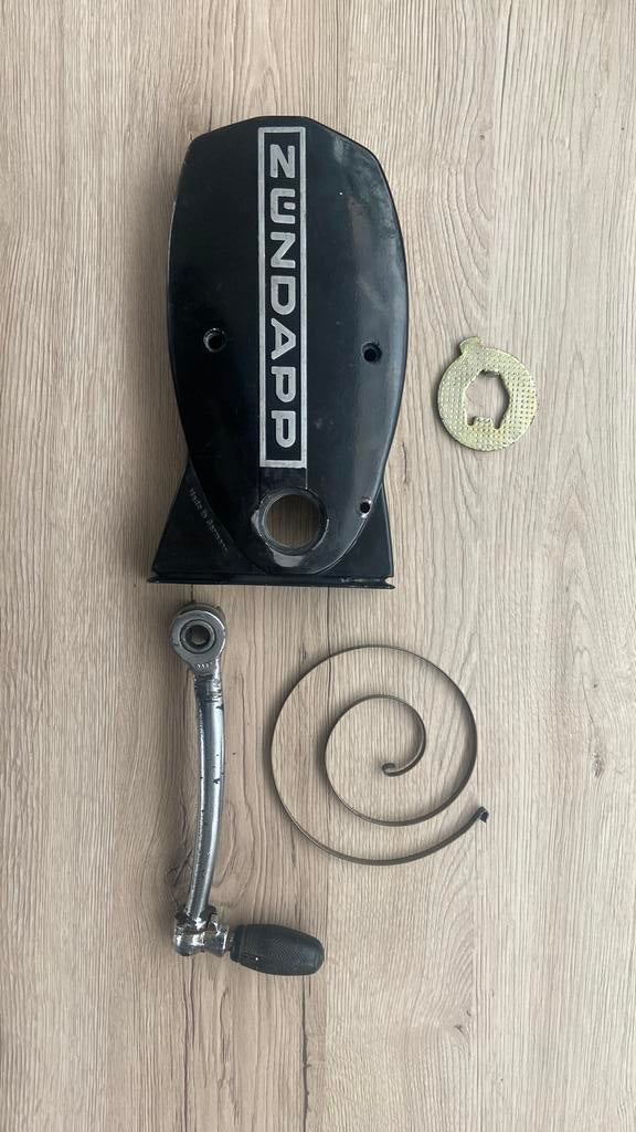 Te koop zundapp linker zijkap zeskant blok., Fietsen en Brommers, Brommeronderdelen | Zundapp, Ophalen of Verzenden, Gebruikt
