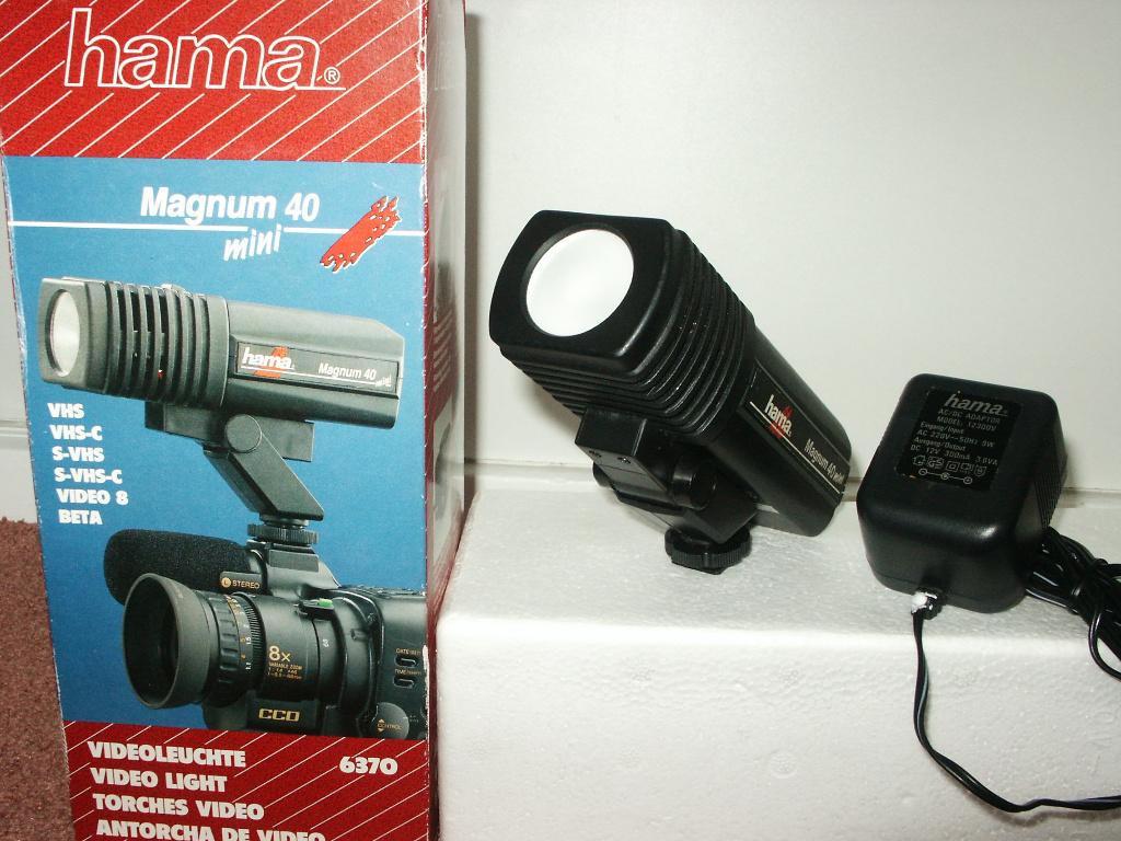Hama Videolamp Magnum 40W Mini met stelschroef accu+adapter, Ophalen of Verzenden, Nieuw, Lamp of Flitsset