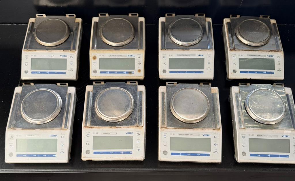 8 Professionele en goedwerkende precisie-weegschalen, Witgoed en Apparatuur, Weegschalen, 1 tot 500 gram, Ophalen of Verzenden