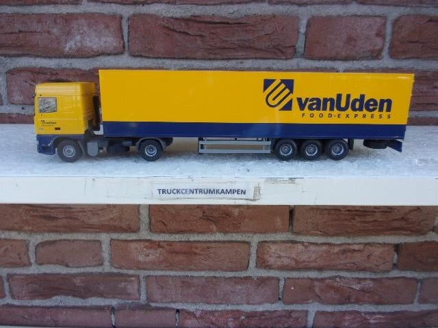 Tekno  Daf  95  met  oplegger  van  Uden.