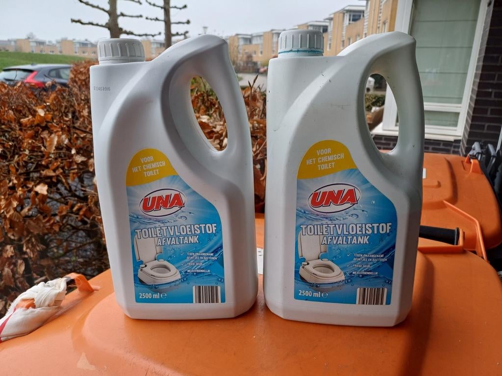 UNA toiletvloeistof blauw voor chemisch toilet, Ophalen