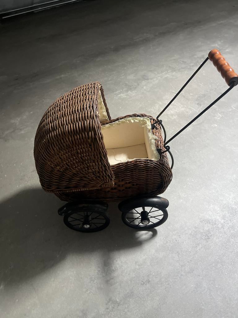 Vintage rotan kinderwagen speelgoed, Ophalen, Gebruikt, Jongen of Meisje