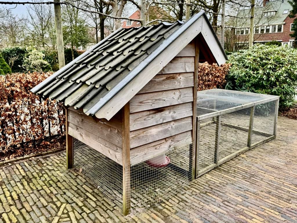 Kippenhok met ruime ren | dakpannendak met zinken daklijst, Dieren en Toebehoren, Ophalen, Zo goed als nieuw, Kippenhok of Kippenren