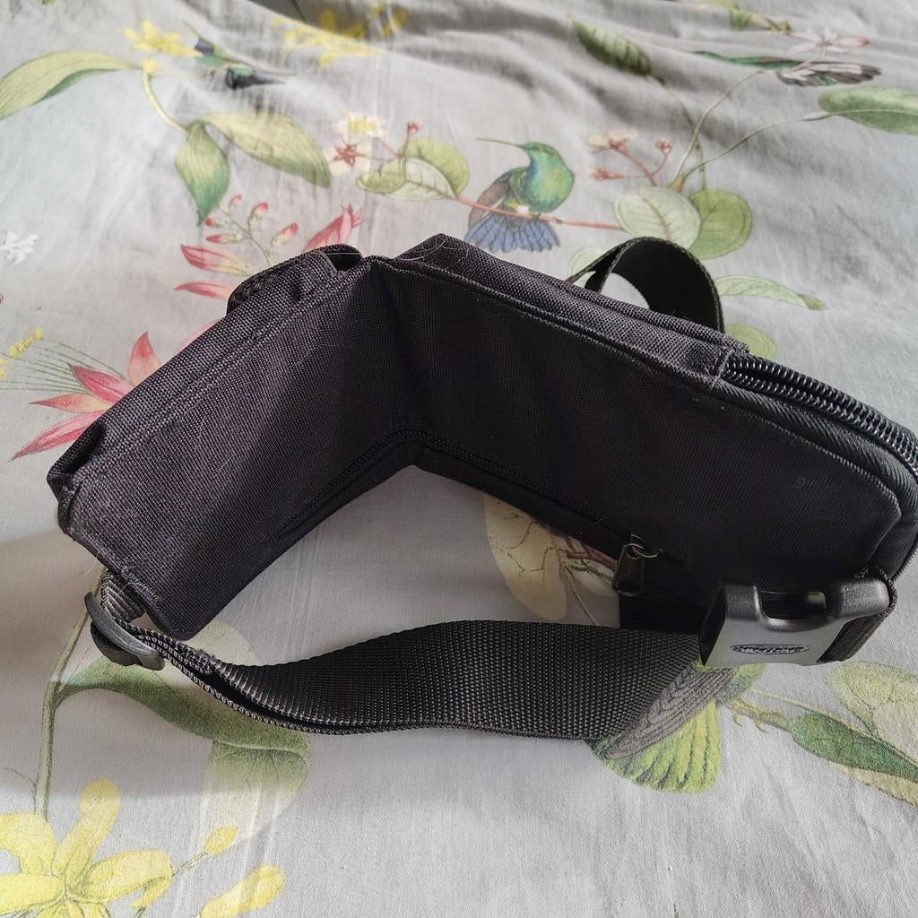 Eastpak reistasje voor pas en papieren, Ophalen