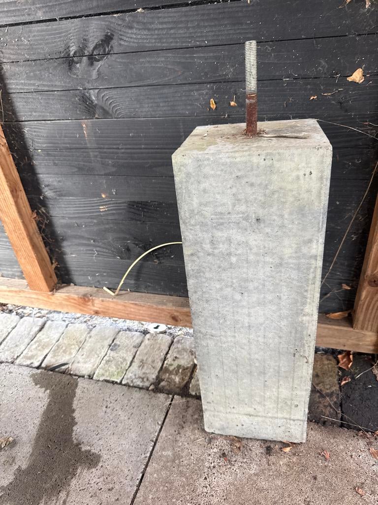 Beton poer 58x20x20 met draadeind, Ophalen of Verzenden, Gebruikt, Beton