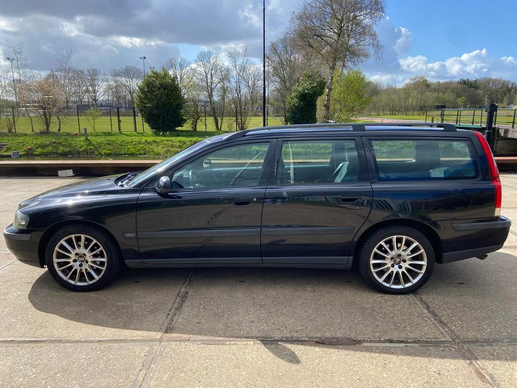 Volvo V70 2.4 170PK 2001 Zwart, Auto's, Voorwielaandrijving, 1800 kg, Zwart, Zwart