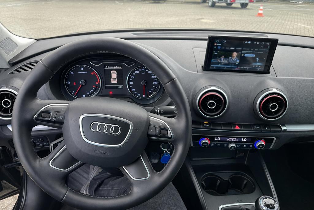 Audi A3 1.6 TDI 110pk Sedan 2015 Zwart, Auto's, Voorwielaandrijving, 4 cilinders, Zwart, 26 km/l