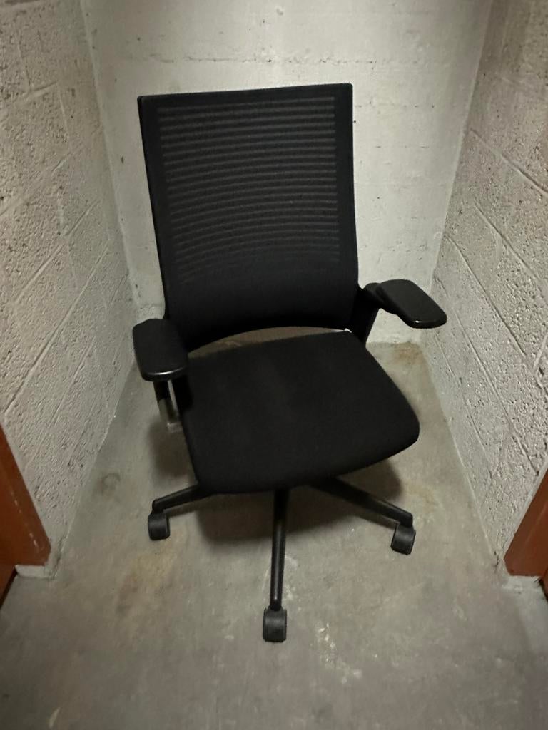 Ahrend 2020 bureaustoel zwart, Huis en Inrichting, Ophalen, Zwart, Zo goed als nieuw, Bureaustoel