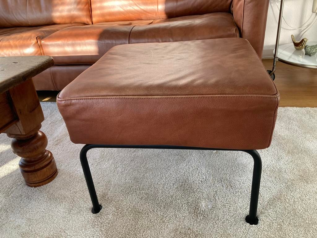 Driezits bank met bijpassende hocker (cognac kleur ), Huis en Inrichting, Ophalen, 75 tot 100 cm, Leer, 200 tot 250 cm