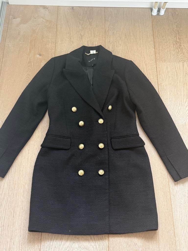 Nikkie blazerjurk zwart met gouden knopen maat 40, Ophalen of Verzenden, Zo goed als nieuw, Maat 34 (XS) of kleiner, Zwart