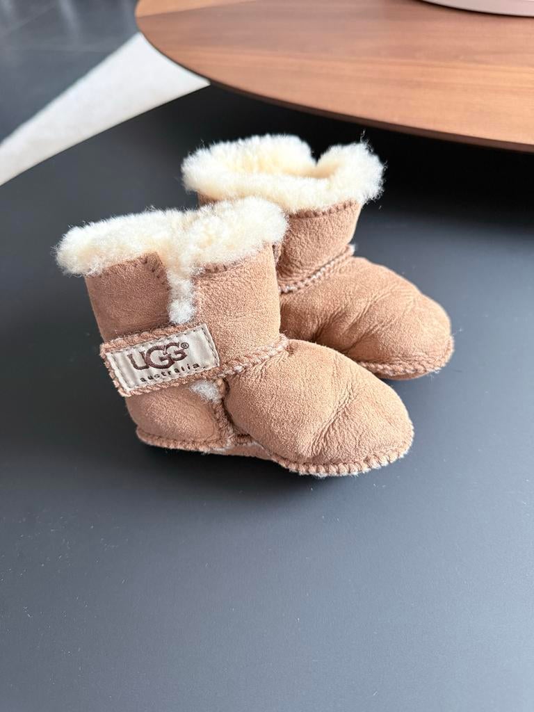 Uggs voor baby's - Maat S (0-6 maanden), Ophalen of Verzenden, Zo goed als nieuw, Jongetje of Meisje, Laarsjes