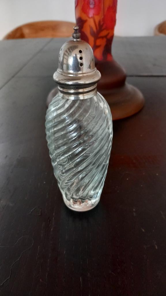 Antiek zoutvaatje met verzilverde dop, Ophalen of Verzenden