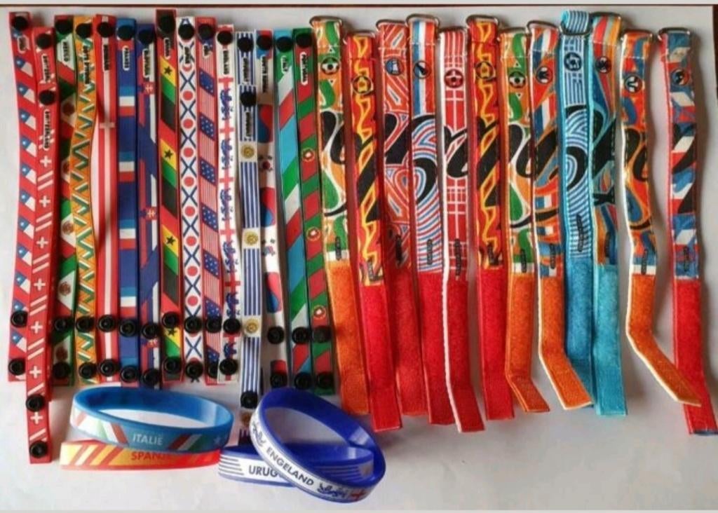 EK WK voetbalbandjes voetbalarmbandjes, Verzamelen, Sportartikelen en Voetbal, Ophalen of Verzenden, Zo goed als nieuw, Buitenlandse clubs