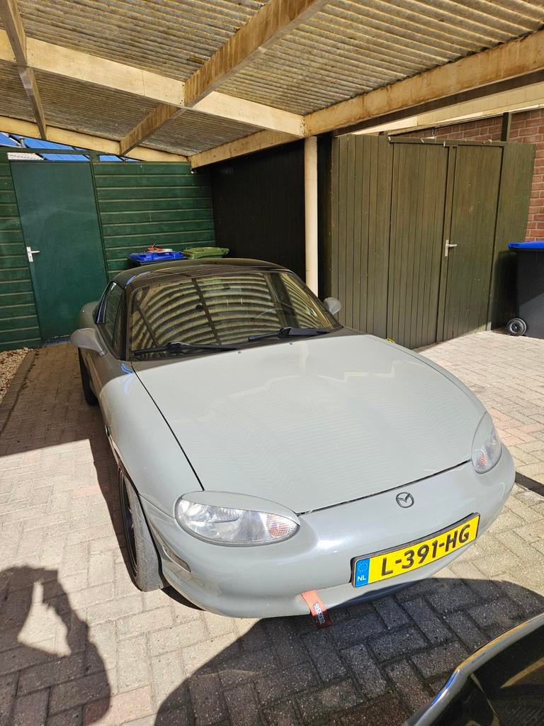 Mazda mx5 1.6 bj 2000 quantum grey, Auto's, Mazda, 40 €/maand, Zwart, 4 cilinders, Cabriolet