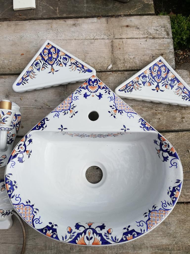 Frans hoekfonteintje, 2x hoekplanchet, zeepbakje, lampen ed, Ophalen, Zo goed als nieuw