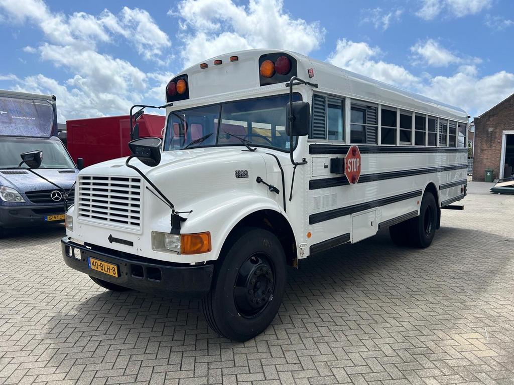 Zeer mooie Navistar Amerikaanse schoolbus, Caravans en Kamperen, Campers, Particulier, Tot en met 2, Buscamper of Camperbus