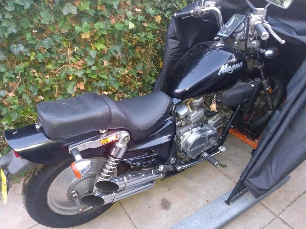 Te koop Honda Supermagna V45, 4 cilinders, Chopper, Particulier, Meer dan 35 kW