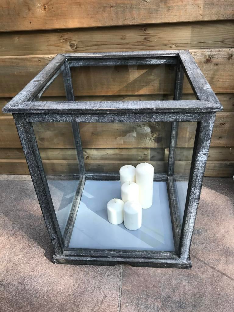 Groot windlicht van hout en glas., Huis en Inrichting, Ophalen, Gebruikt, 25 tot 50 cm, Grijs