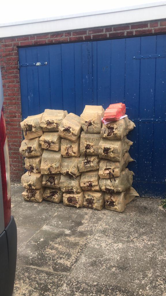 Grote jumbo netten haardhout gratis geleverd, Tuin en Terras, Haardhout, Minder dan 3 m³, Ophalen of Verzenden, Blokken