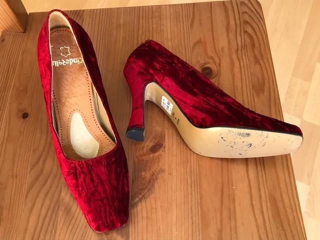 Donkerrode, fluwelen Pumps, Ophalen of Verzenden, Nieuw