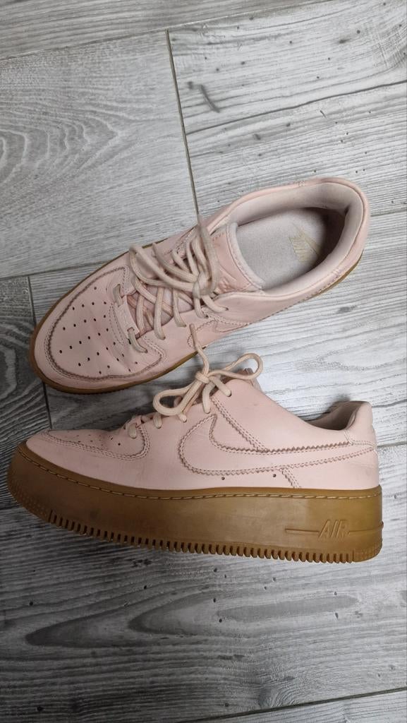 Nike Air Force1 sneakers maat 40, Kleding | Dames, Schoenen, Nike, Ophalen of Verzenden, Sneakers of Gympen, Roze