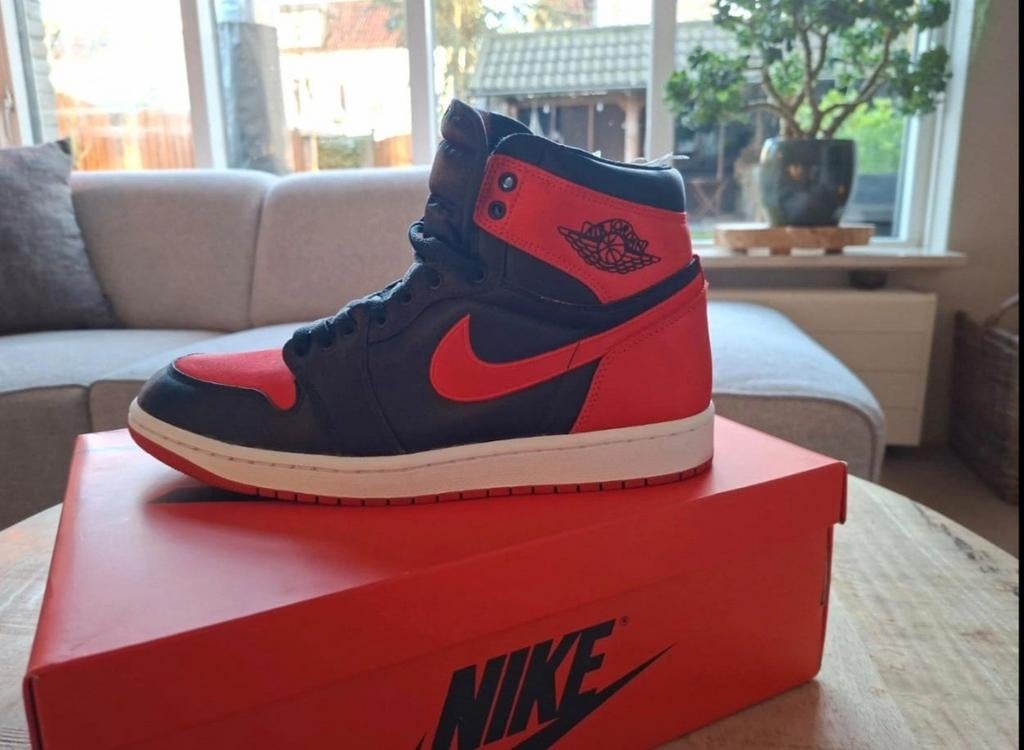 Ongedragen Jordan 1 Retro High OG Bred Patent, Kleding | Heren, Schoenen, Ophalen of Verzenden, Nieuw, Zwart