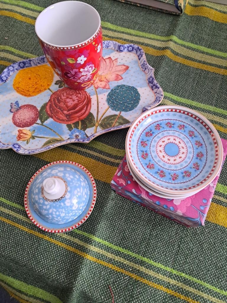 Pip servies los te koop, Huis en Inrichting, Ophalen of Verzenden, Zo goed als nieuw, Overige stijlen, Kop(pen) en/of Schotel(s)