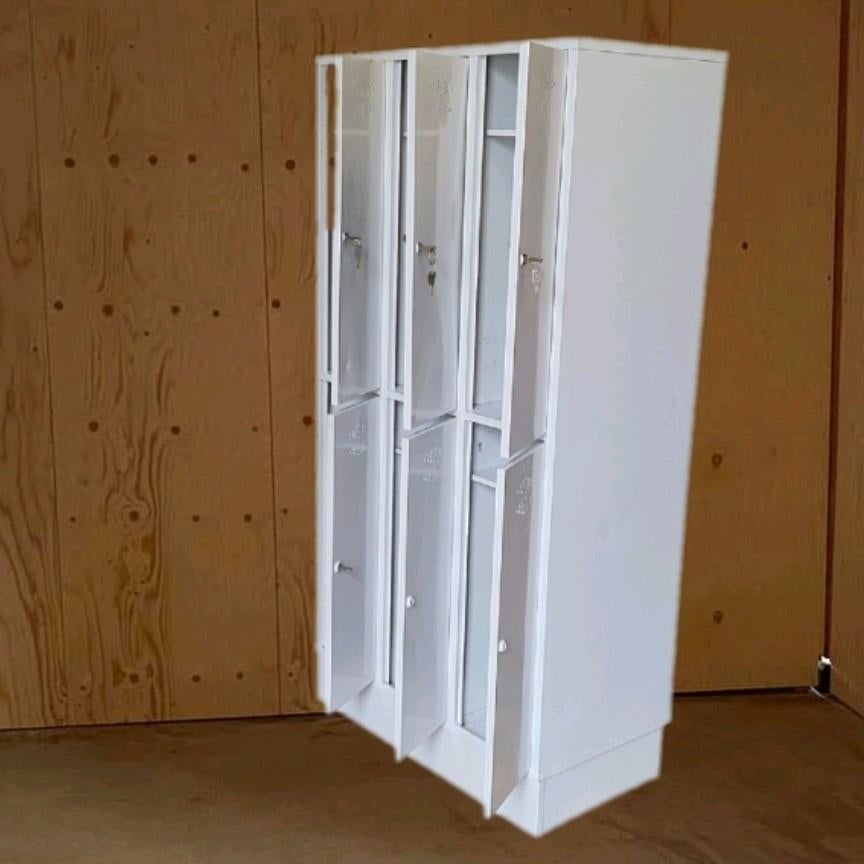 Ijzeren locker kast. bieden, Huis en Inrichting, Kasten | Lockerkasten, Ophalen of Verzenden, Gebruikt