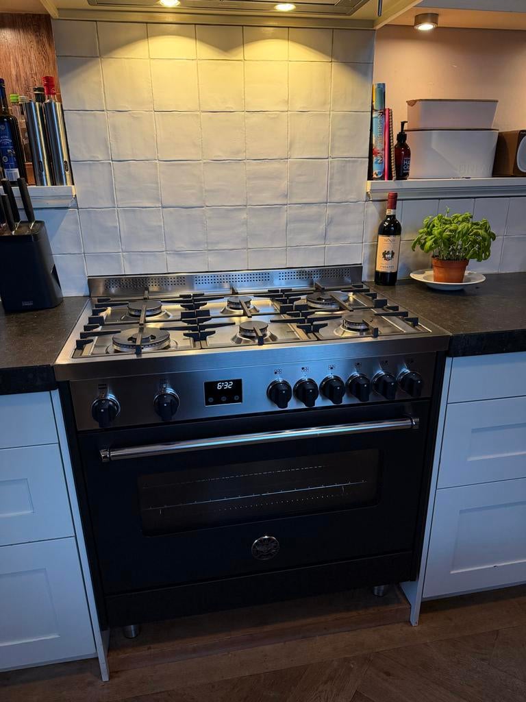 Bertazzoni 6-pits gasfornuis zwart met rvs, Ophalen, 60 cm of meer, Grill, Zo goed als nieuw
