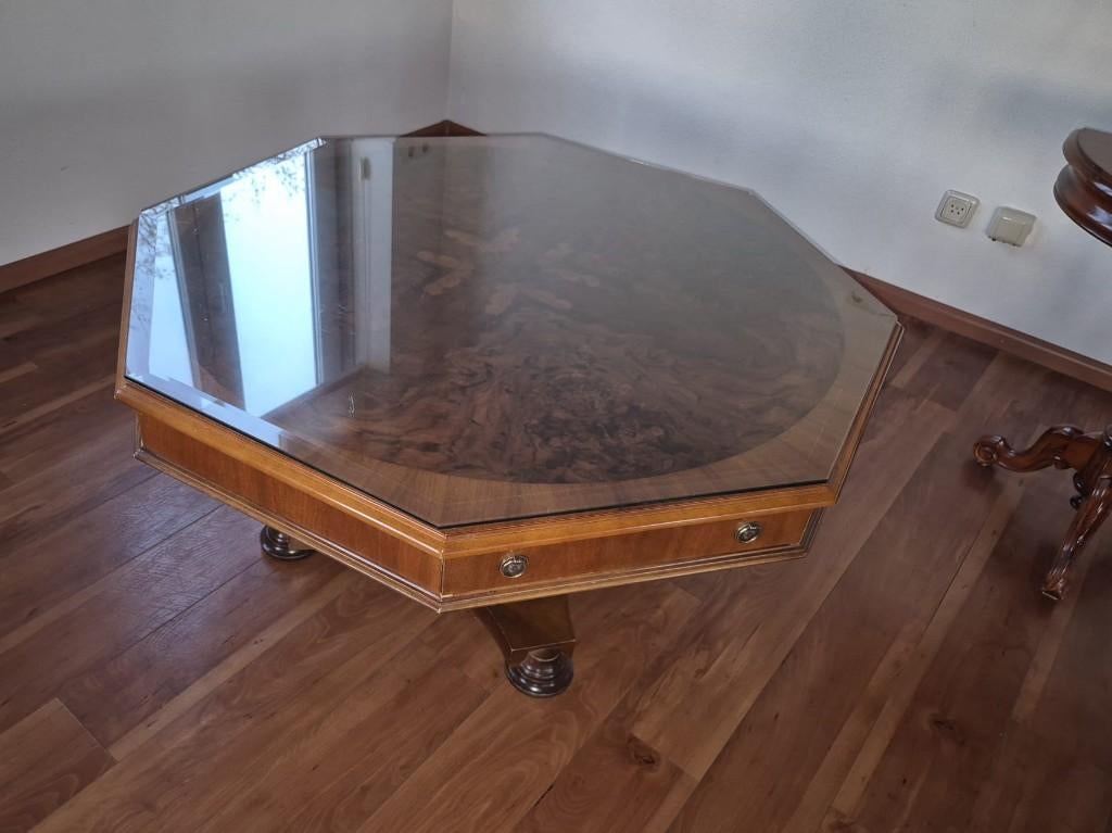 Achthoekige wortelnoten salontafel met glasplaat en lades, Ophalen, Gebruikt, 50 tot 75 cm, Overige vormen