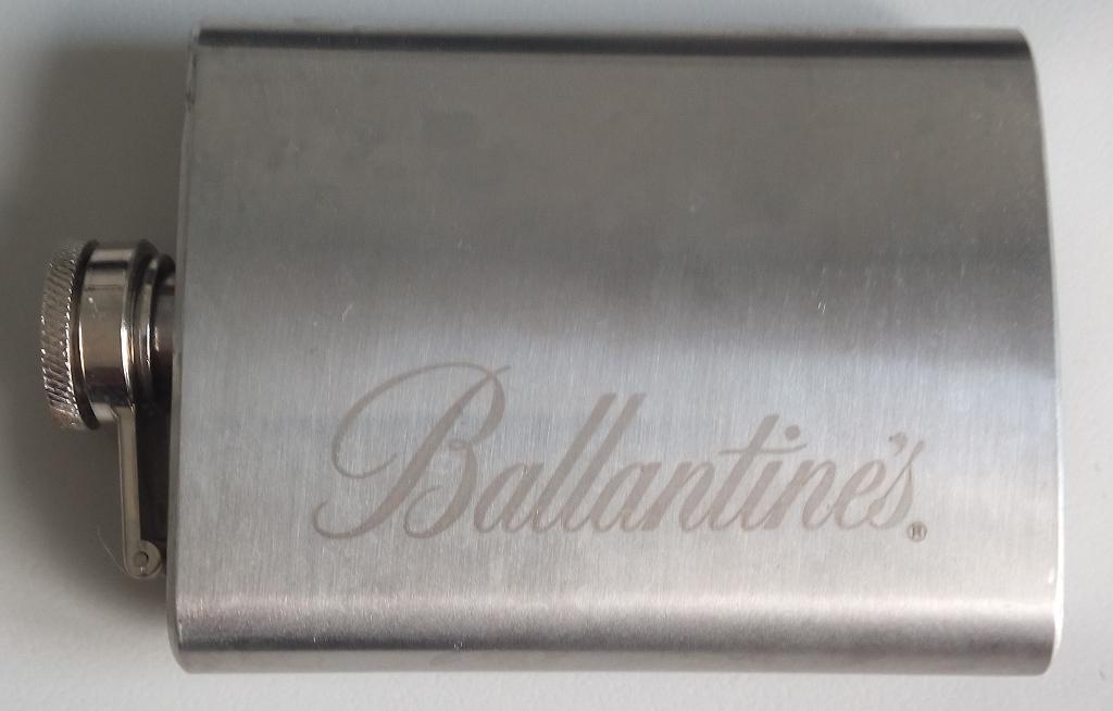 HEUPFLES / DRANKFLESJE MERK BALLANTINE’S WHISKEY NIEUW, Verzamelen, Merken en Reclamevoorwerpen, Verzenden, Zo goed als nieuw